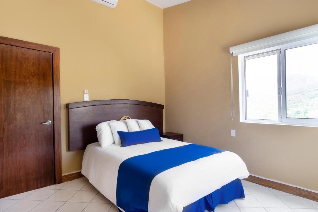 Grand View Suites Мансанильо Экстерьер фото